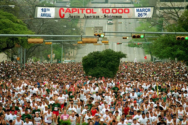 Start of the 1995 Capitol 10,000 from the cherry picker. [Tom Lankes/American-Statesman]